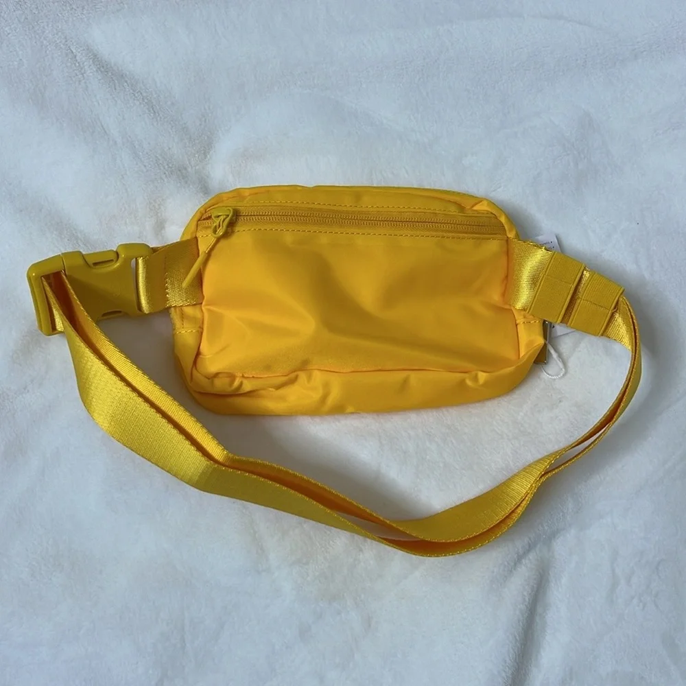 NWT Lululemon Wear everywhere Belt Bag - Picture 2 of 4